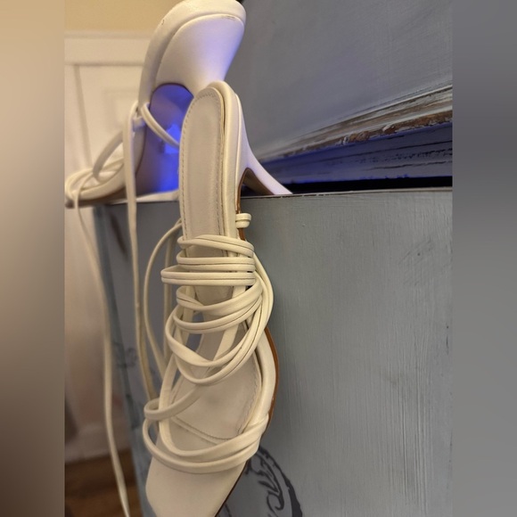 White Lace-Up Strappy Stiletto Heels Sandals Size‎ 8 Square Toe - Picture 2 of 6